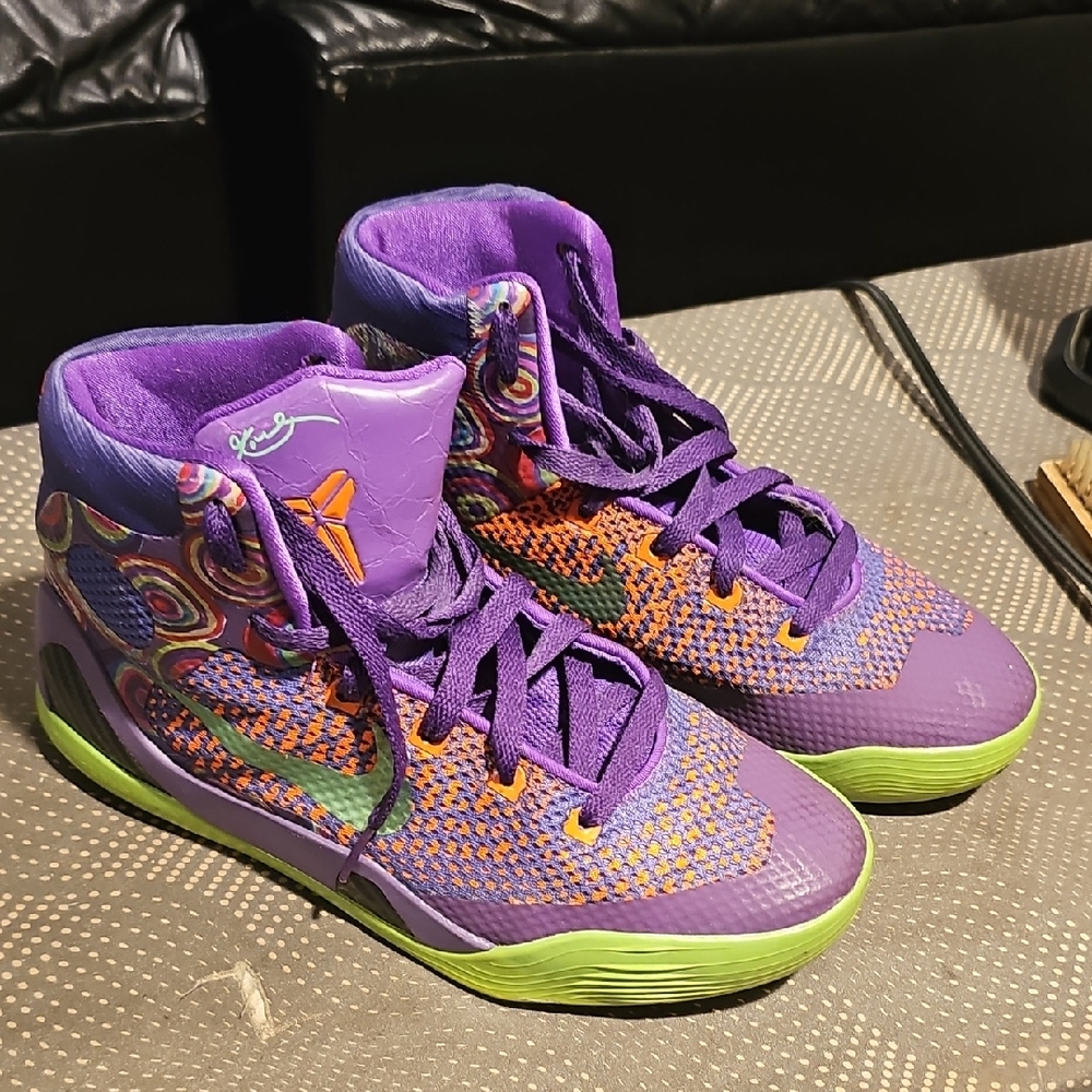 Nike KOBE 9 elite Purple Venom..size 5y...free Shpg